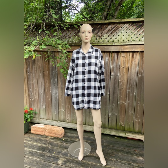 Long Button Down Long Sleeve Flannel with Pockets - Picture 3 of 12